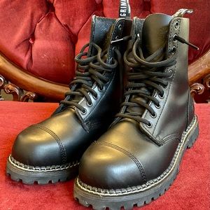 Matte black Grinders combat boots. UK size 6 / US men’s 7 / US women’s 8.5.